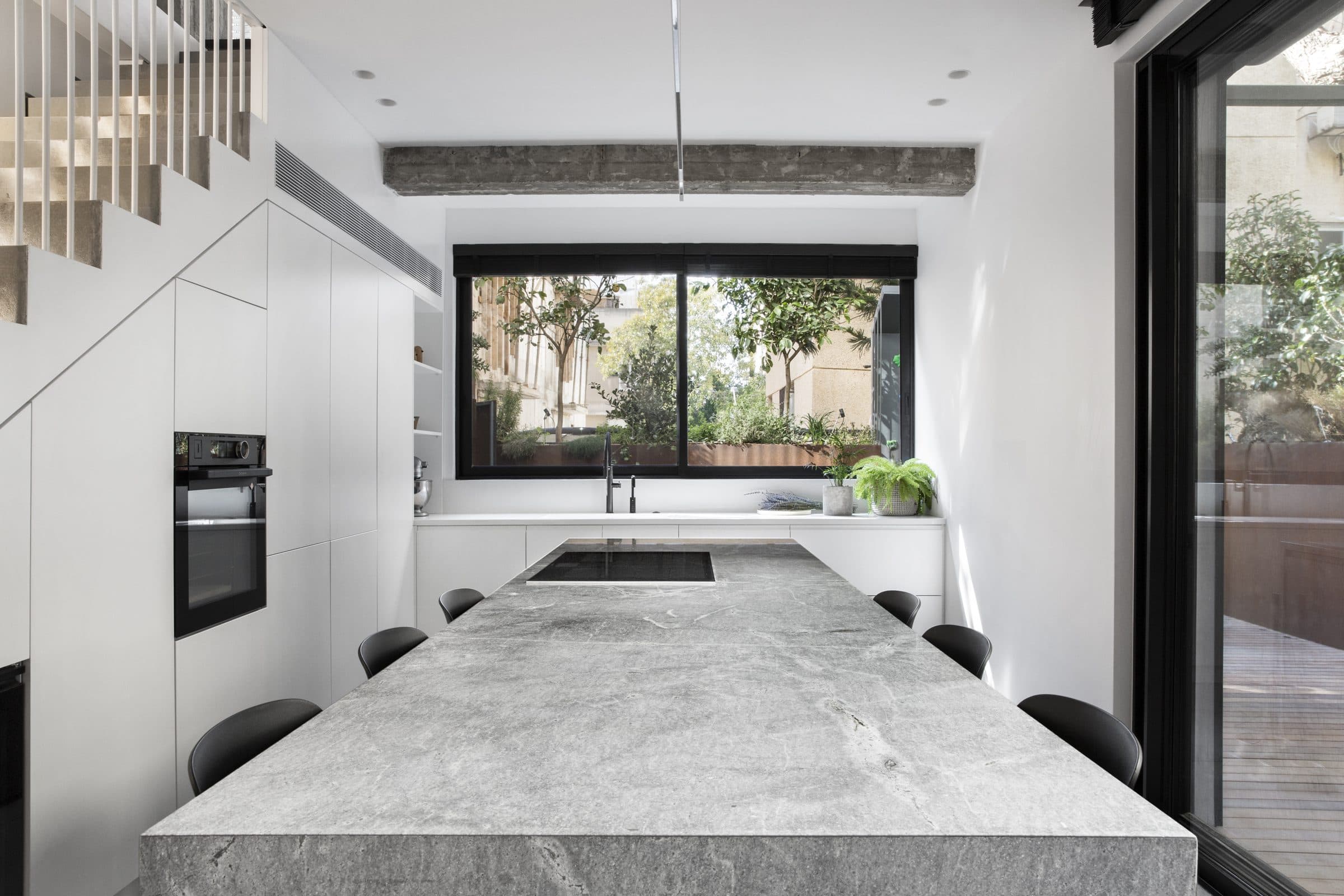 משטח מטבח ואי עשויים גרניט פורצלן